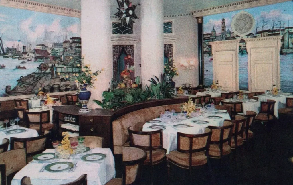 Зал бара Floridita в Гаване, архивное фото